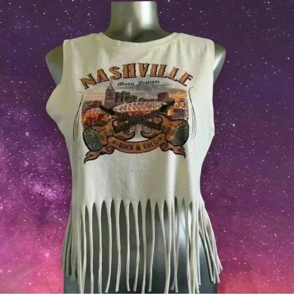 🆕Nashville Crop Top with Cut Out and Fringe - Picture 6 of 14